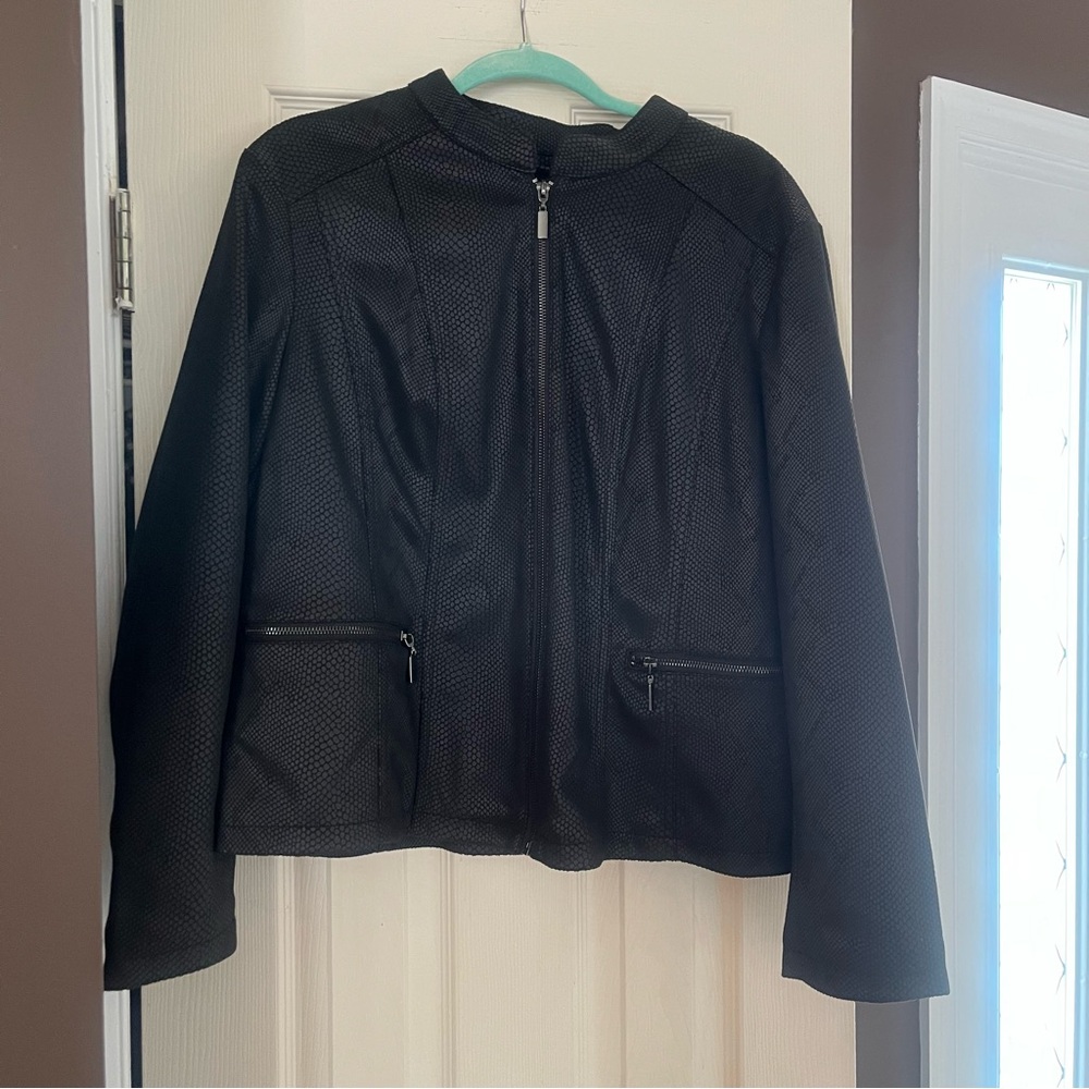 Women’s Alfani Deep Black Snake Skin Zip Up Jacket Size XL NWT